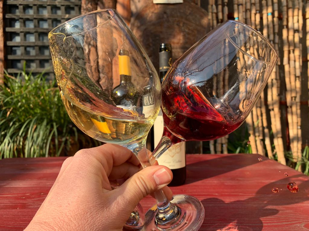 Vespaiolo vs Tai Rosso Osteria Madonnetta Marostica Vicenza Due calici di vino vespaiolo e tai rosso